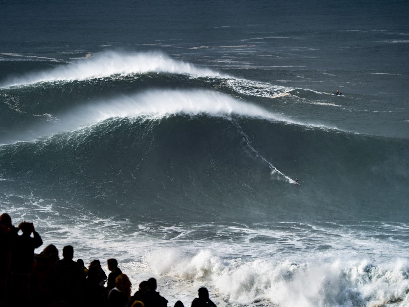 Nazaré waves are a wedge